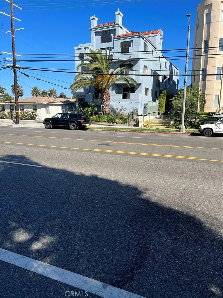 11852 Washington Place, Mar Vista, California 90066 home-pic-1